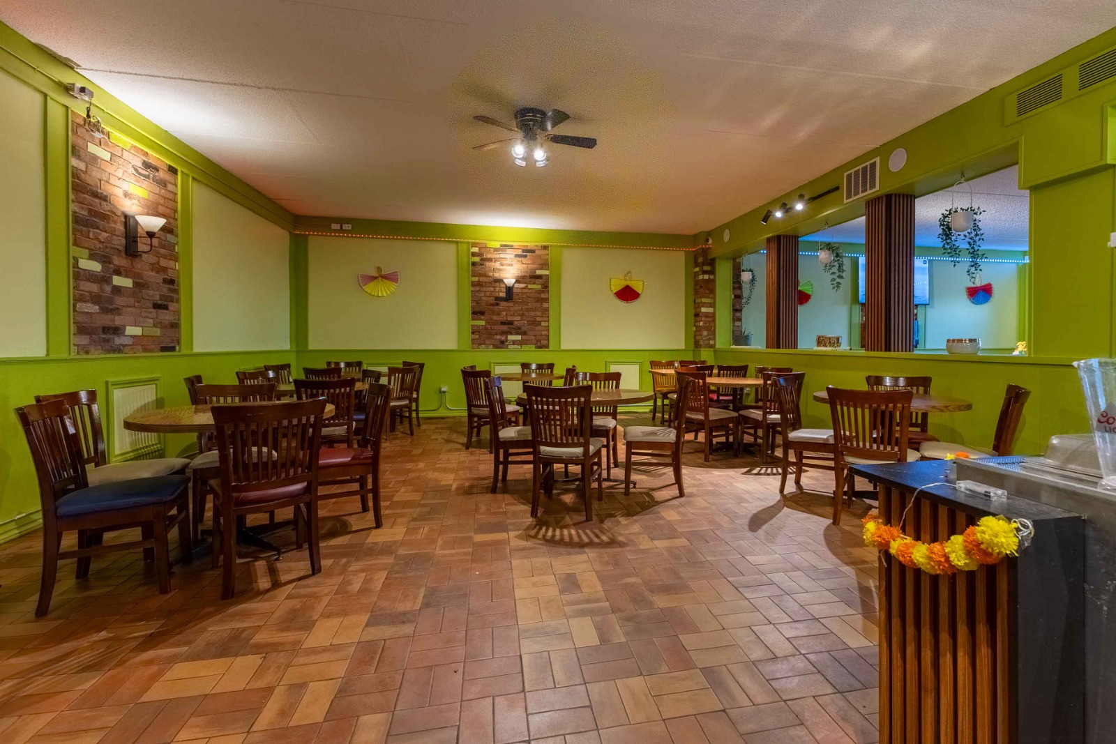 dK Hakka & Momo interior seating
